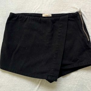 Urban Outfitters Silence + Noise Skort in Black w/ Side Zip